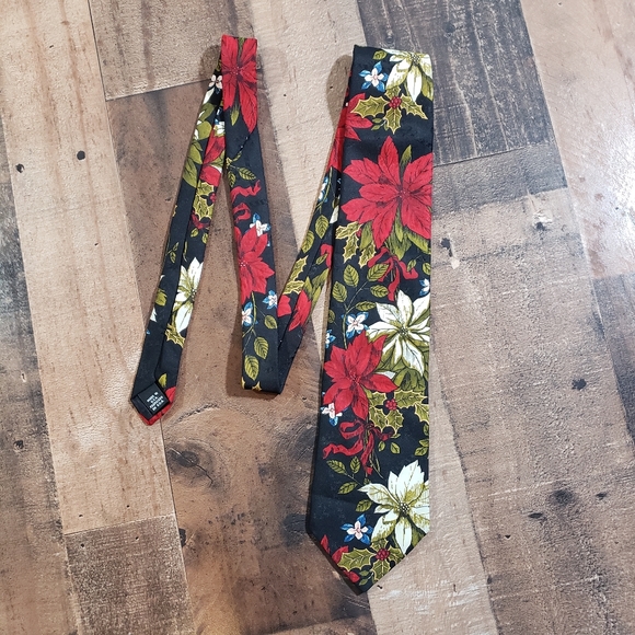 Hallmark holiday poinsettia and holly tie - Picture 2 of 7